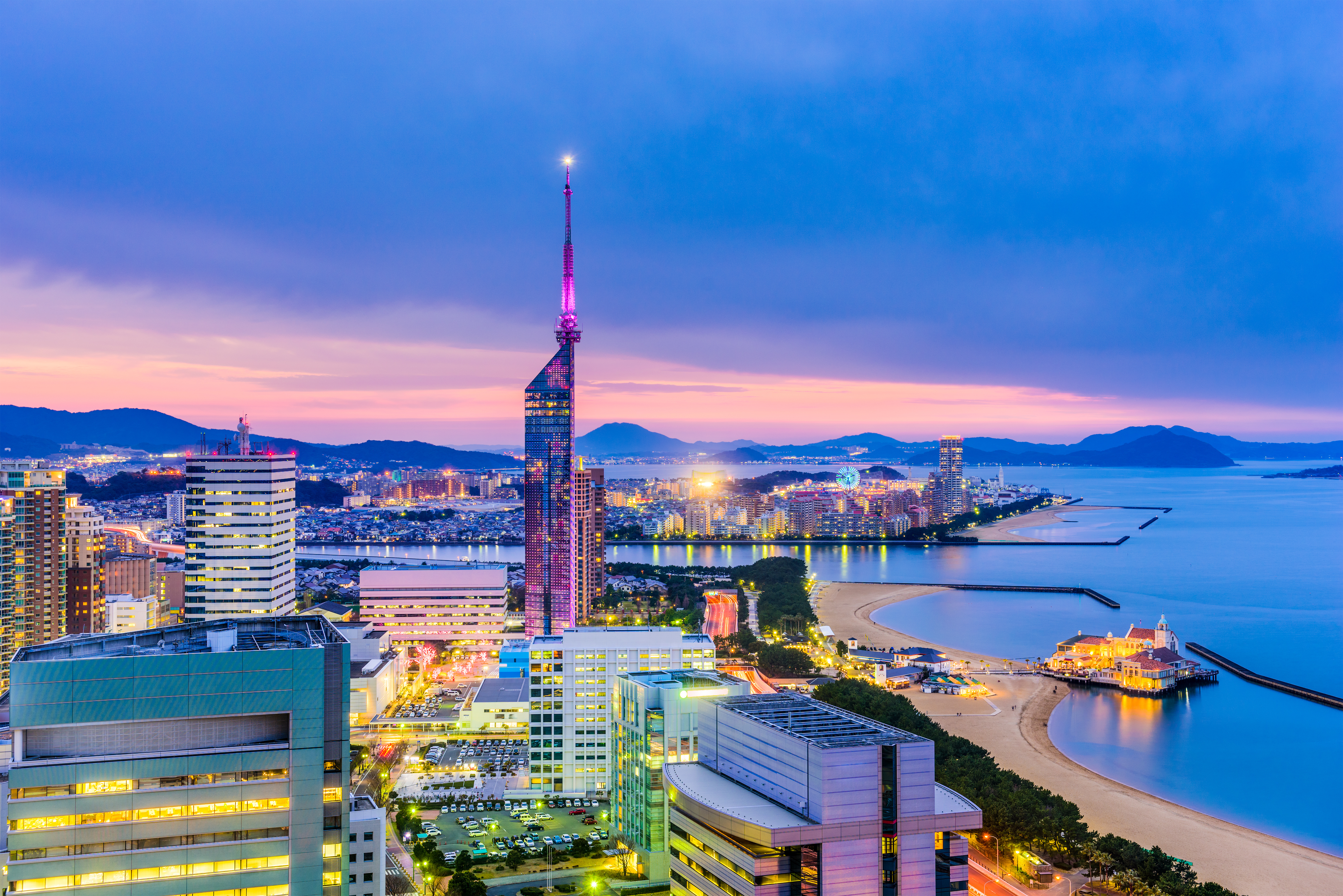 Panoramic view of Fukuoka skyline featuring Fukuoka Tower and Hakata Bay in Japan