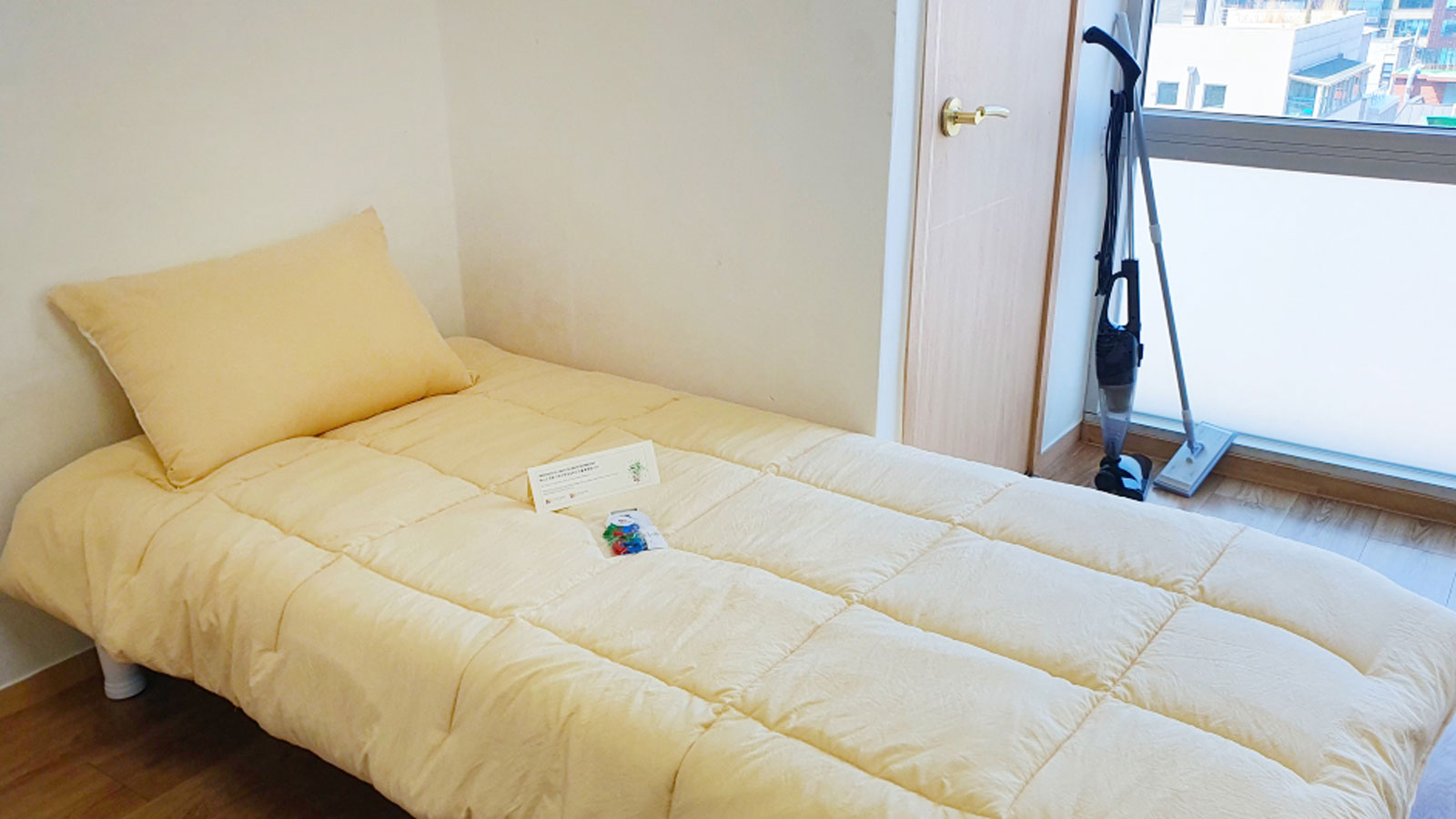 Single bedroom at the residence in Seoul