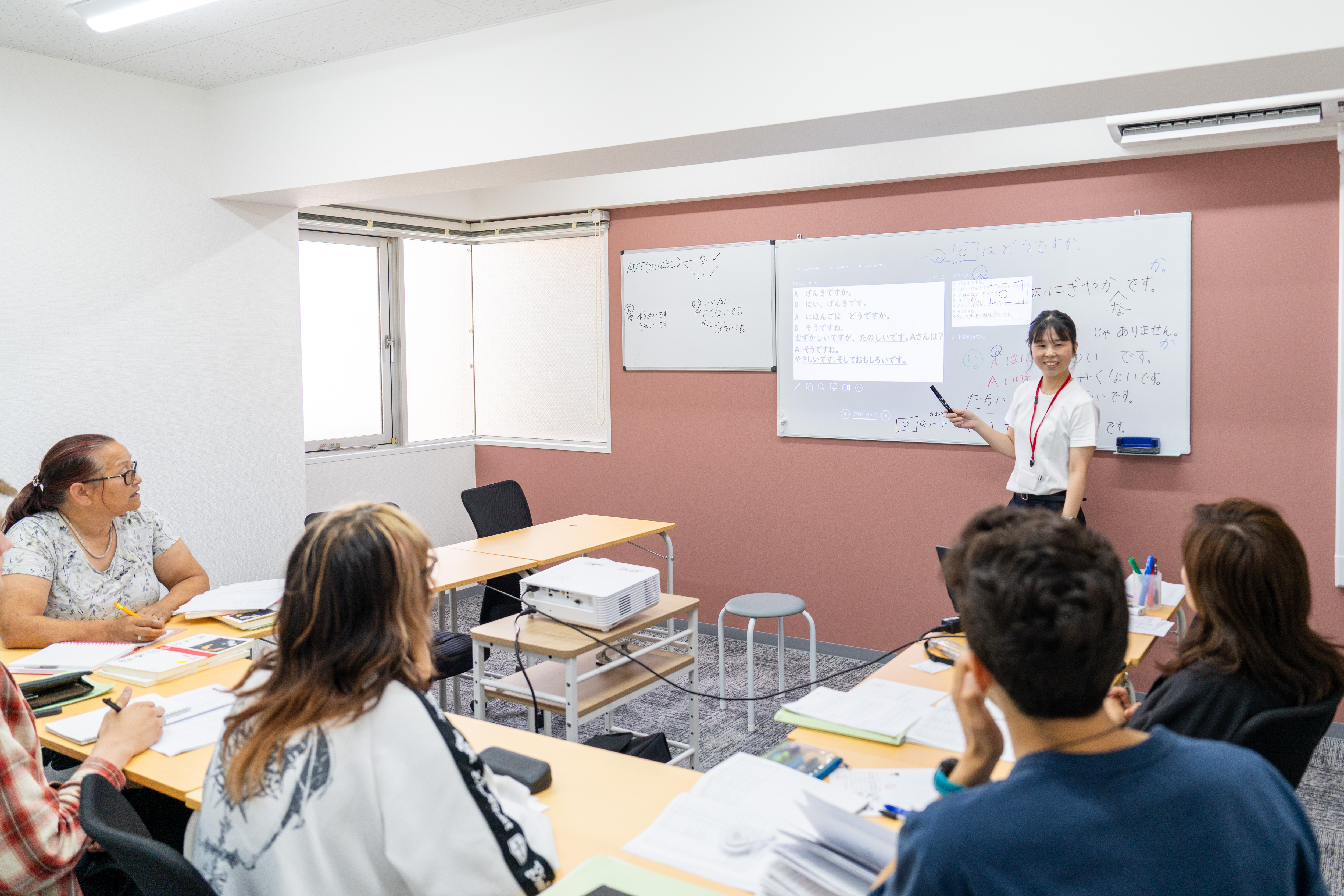 A group of students in class at Genki Nagoya