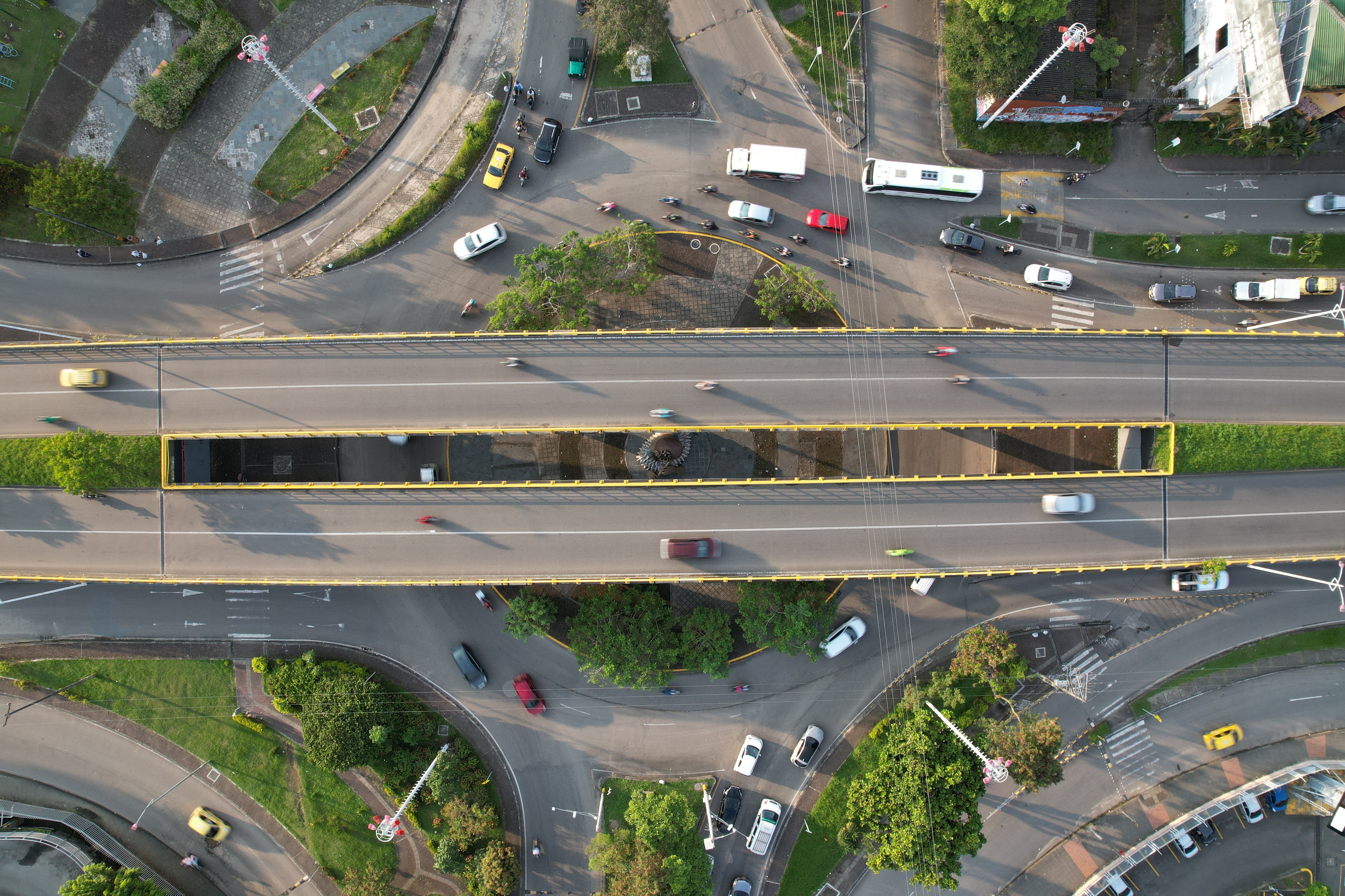 A busy road with two levels in Ibagué, Colombia