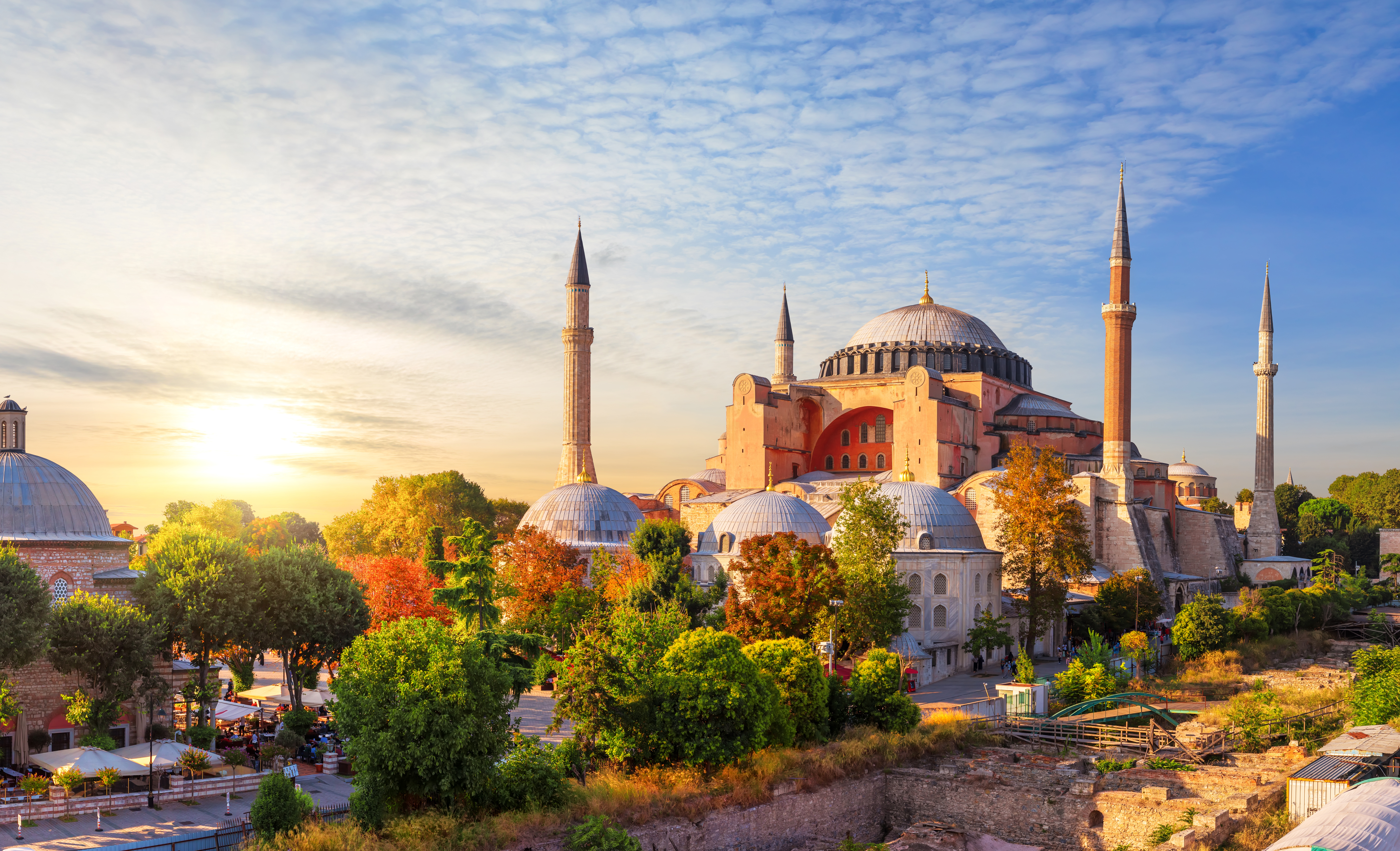 Blue Mosque (Sultan Ahmed Mosque) in Istanbul at sunset, with illuminated domes, six minarets, and colourful sky