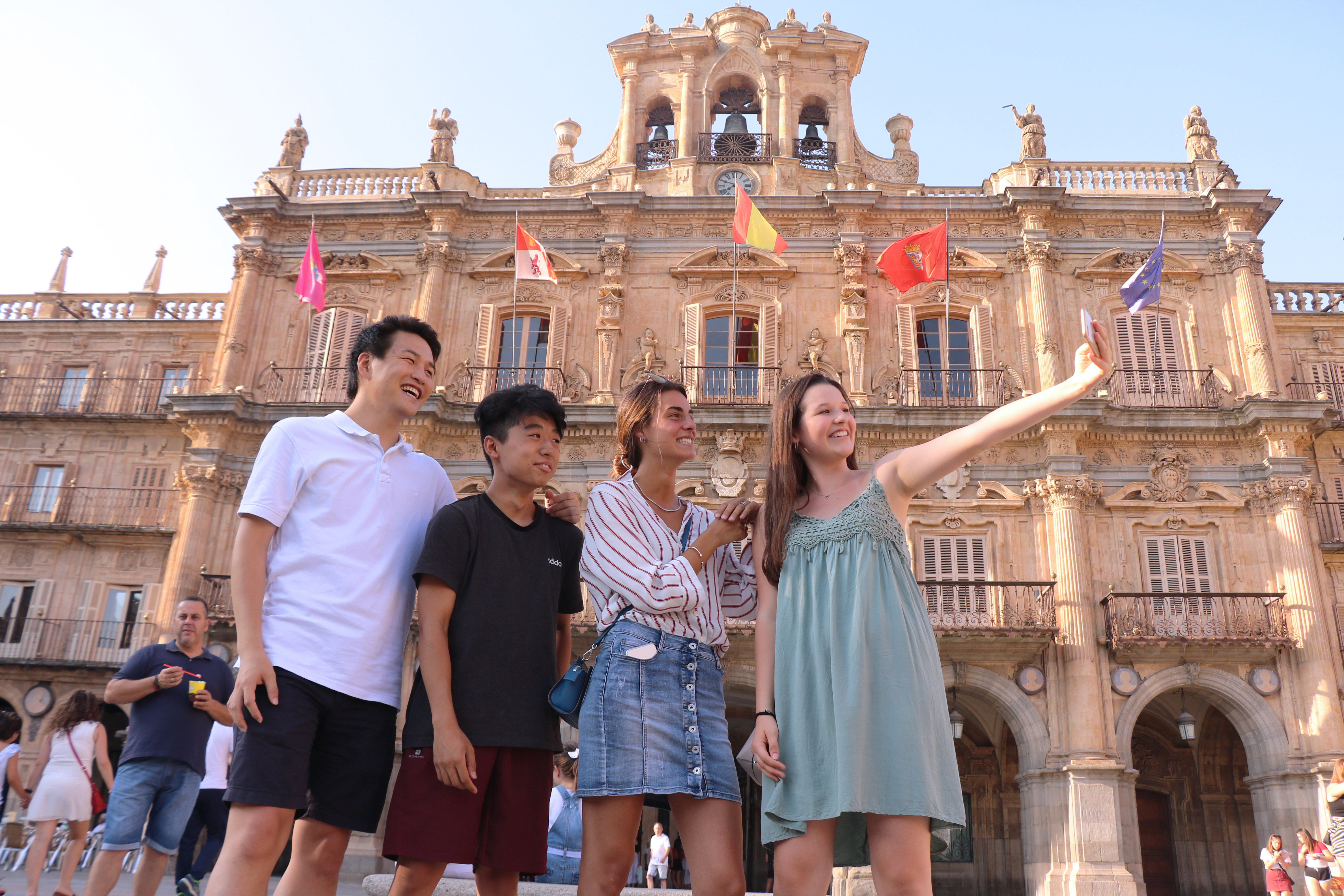 Students sightseeing at Enforex Salamanca
