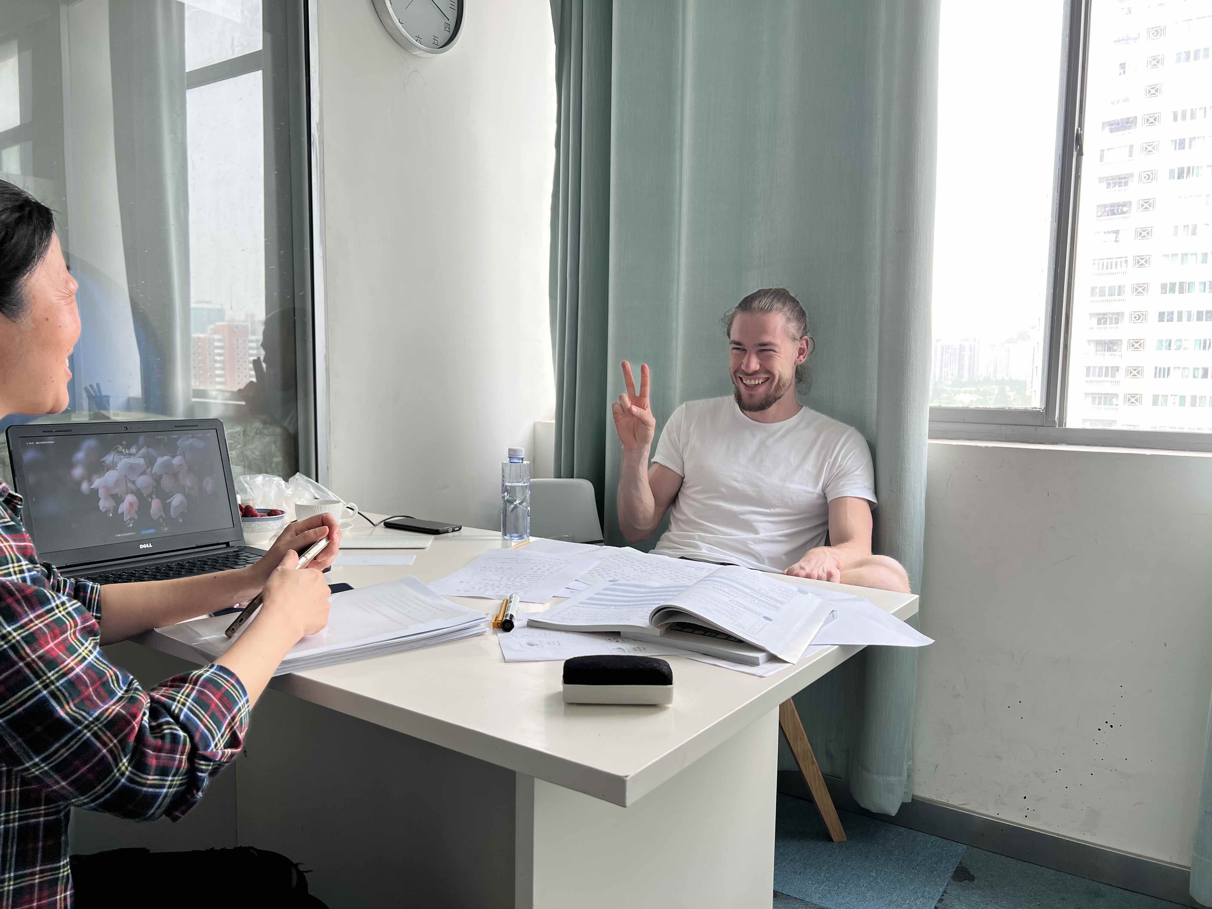 A student in a one-to-one class in LTL Tokyo