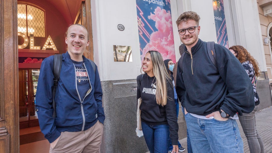 Some students in front of Expanish Buenos Aires