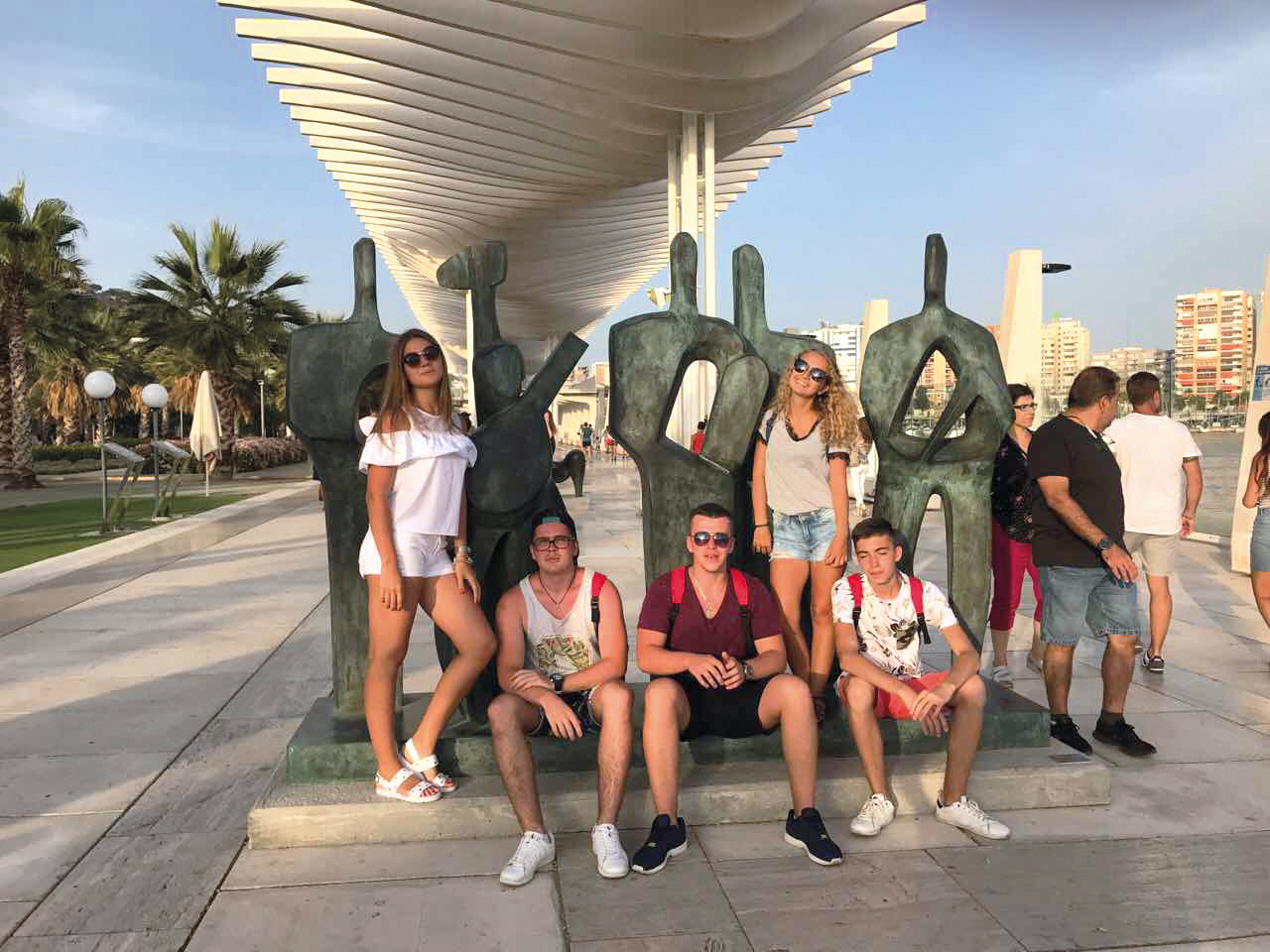 A group of students walking around Málaga