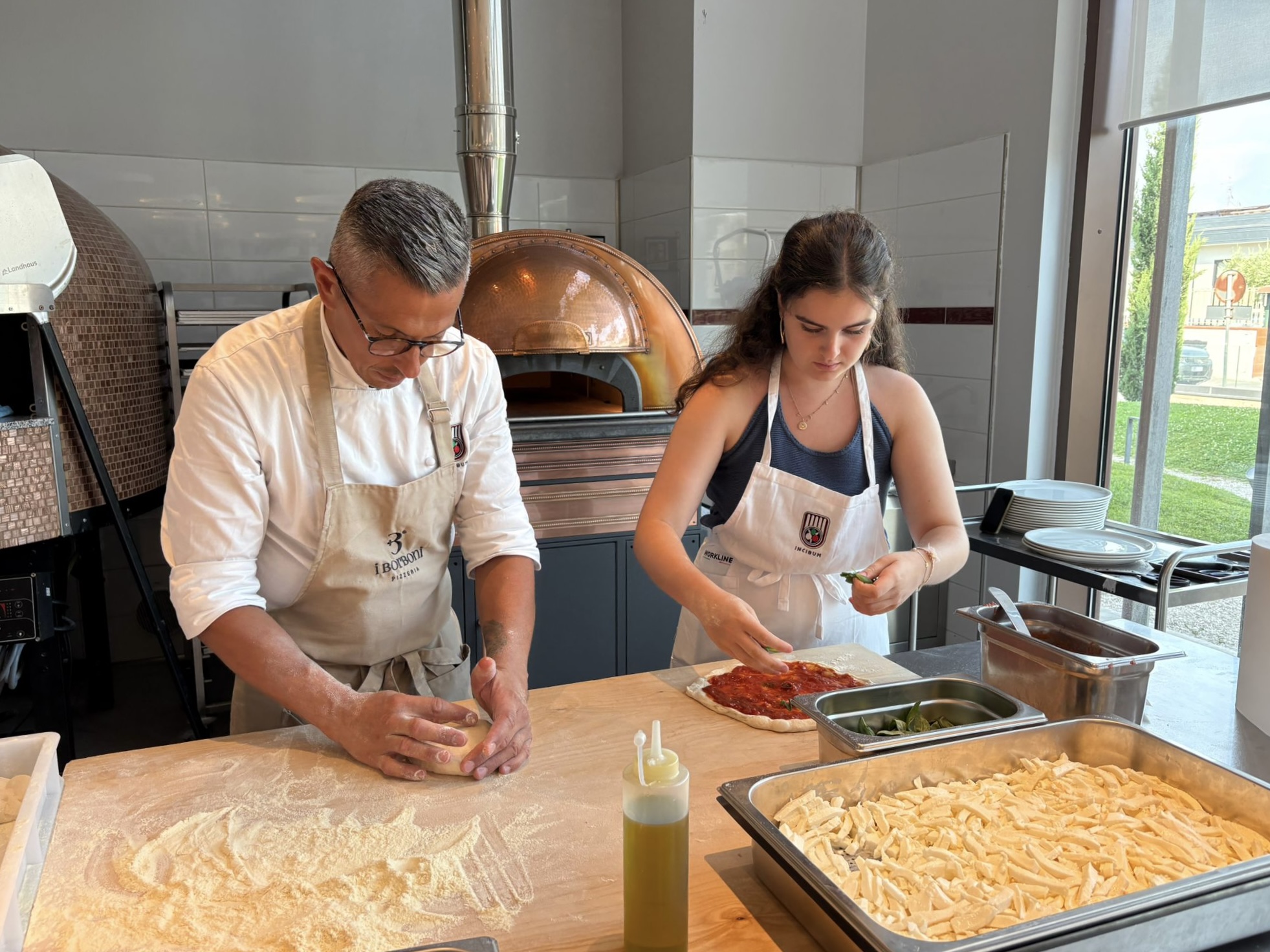 Students making pizza in Salerno