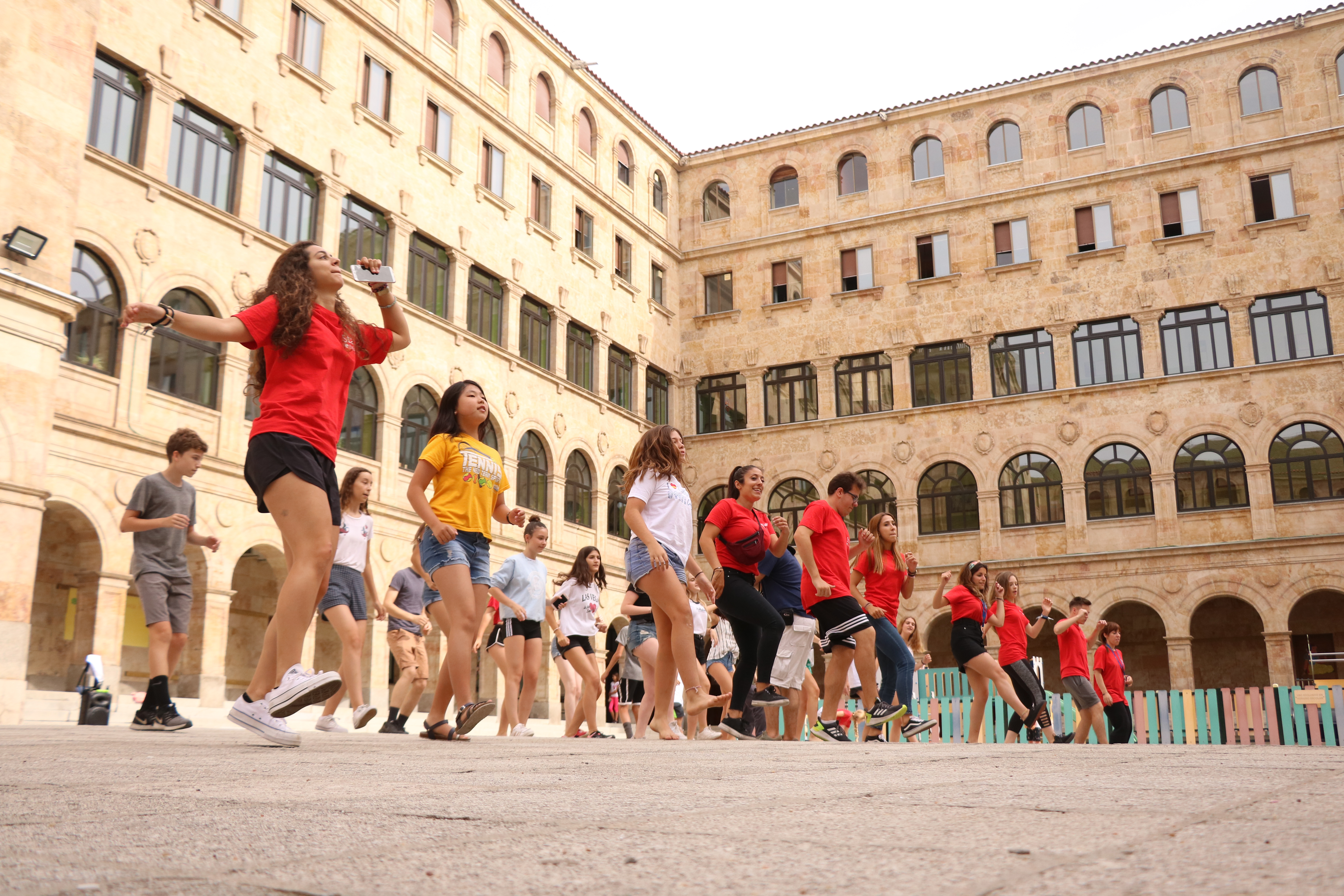 Students dancing in Colegio Calasanz