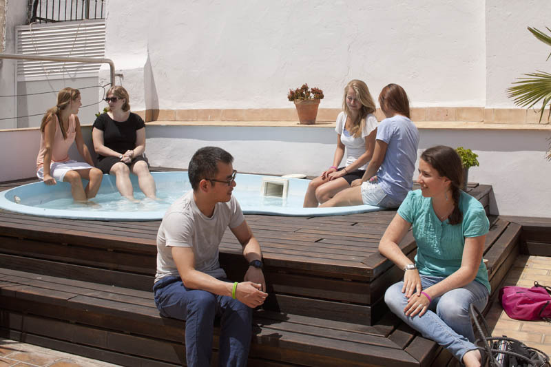 Students at swimming pool in CLIC Sevilla