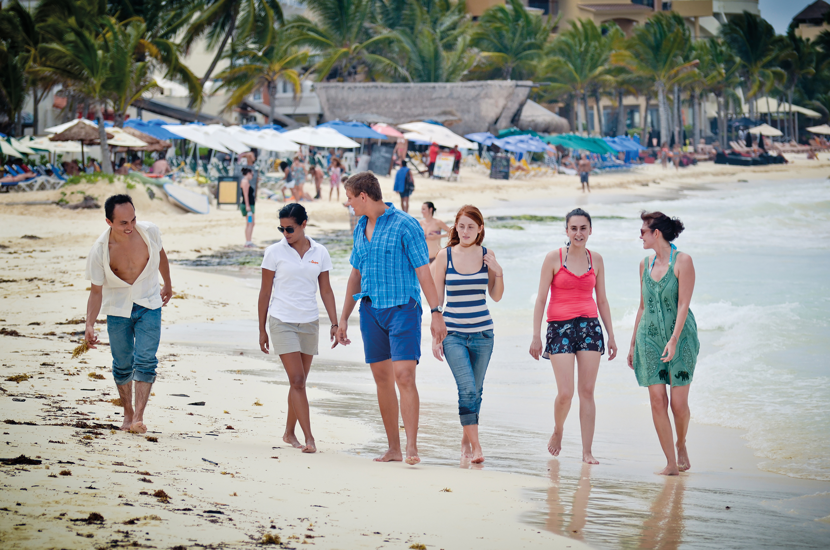 Students on the beach at don Quijote Playa del Carmen