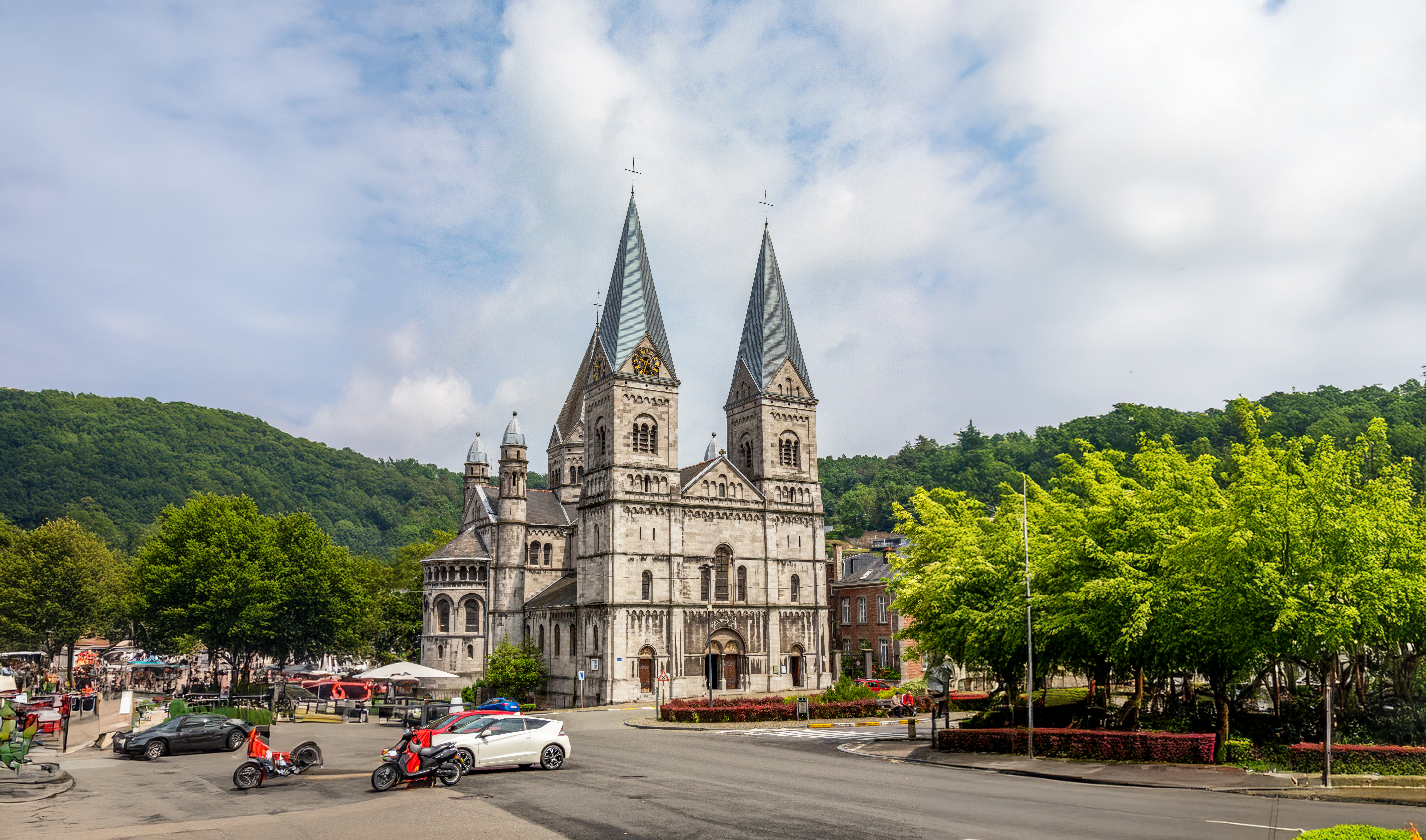 Église Notre‑Dame‑et‑Saint‑Remacle, Neo‑Romanesque parish church with twin towers in the centre of Spa, Belgium