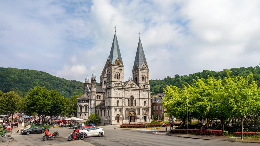 Église Notre‑Dame‑et‑Saint‑Remacle, Neo‑Romanesque parish church with twin towers in the centre of Spa, Belgium