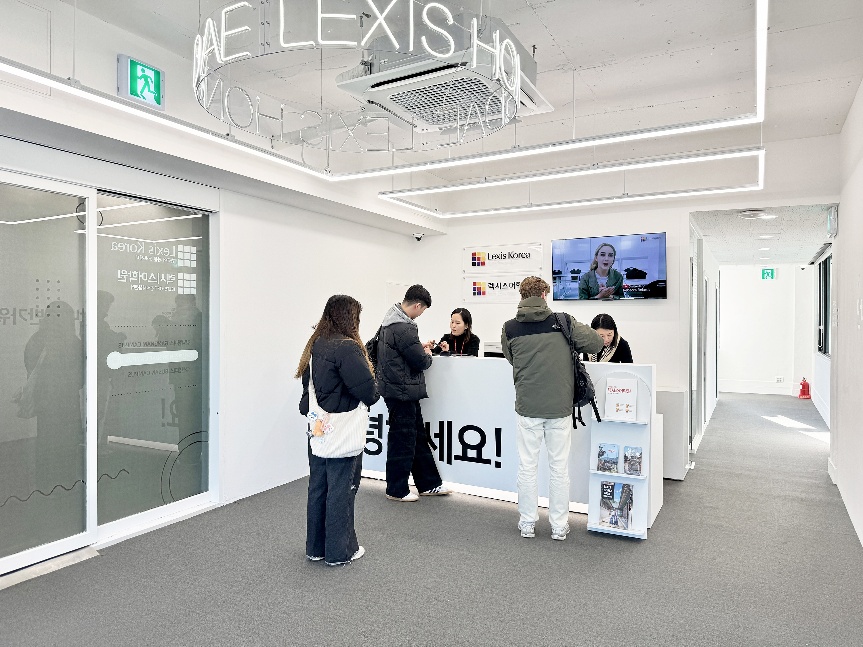 Front desk at Lexis Seoul Hongdae