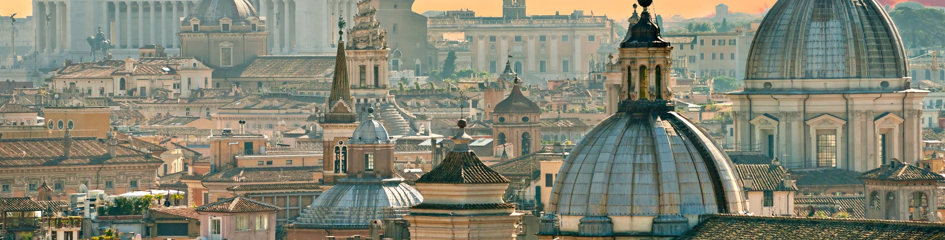 Aerial view of Roma with its iconic landmarks, ancient ruins, and bustling streets