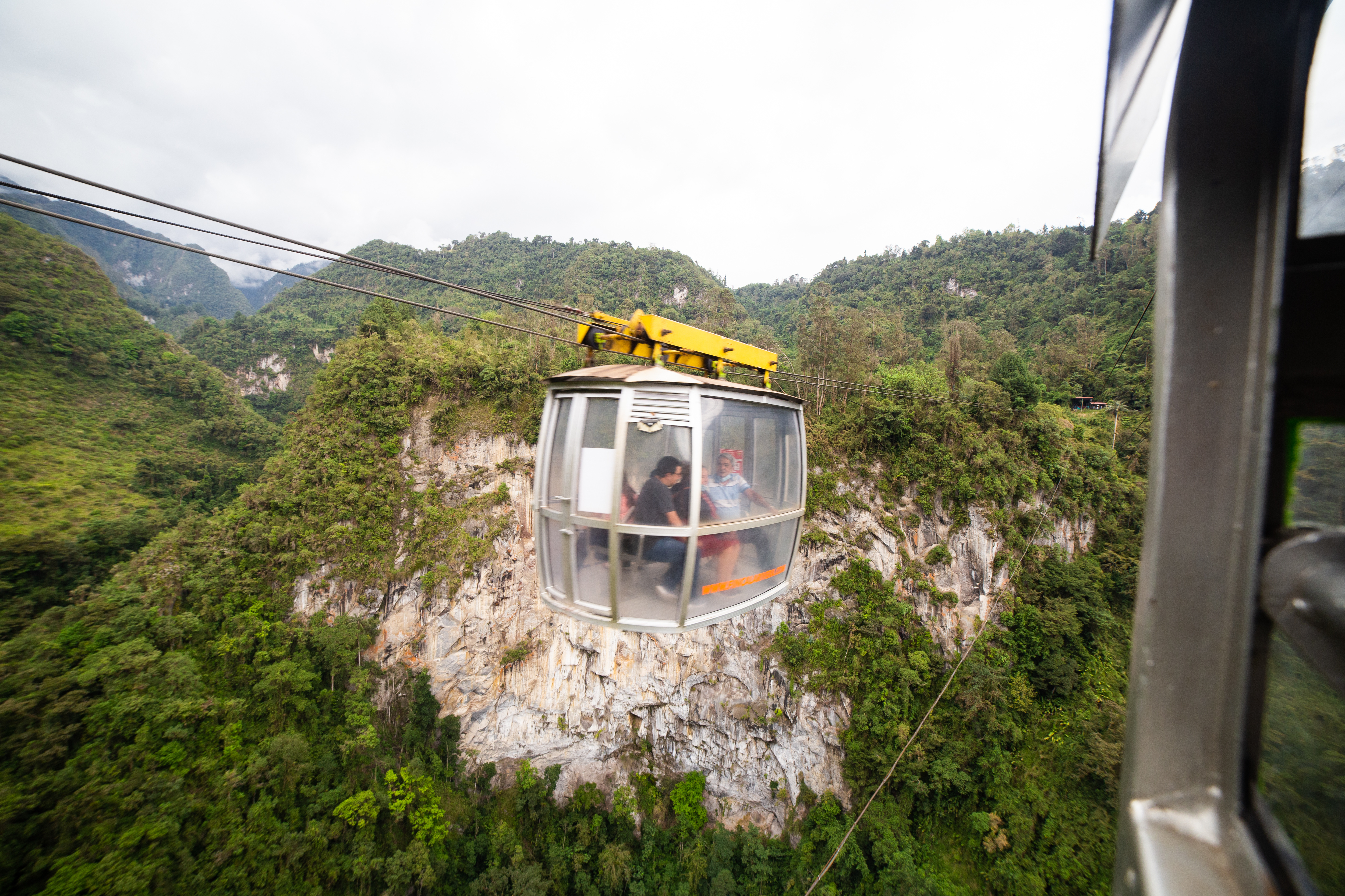 People riding a cableway in Ibagué, Colombia