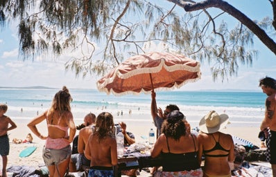 crowd of friends on a sunny beach?width=398&height=256&fit=crop&auto=webp