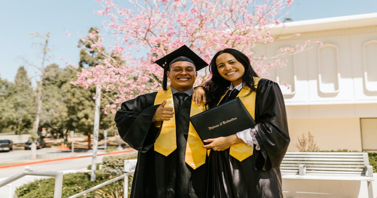 Should You Break Up After College Graduation?