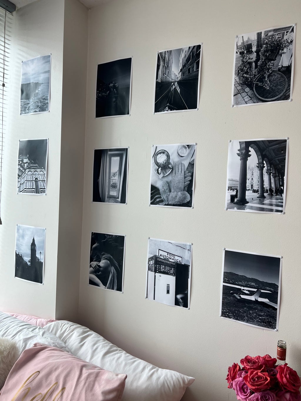 Black and White photo wall decor (photo reference for what is mentioned in article)