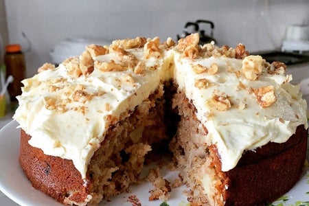 Walnut hummingbird cake 1