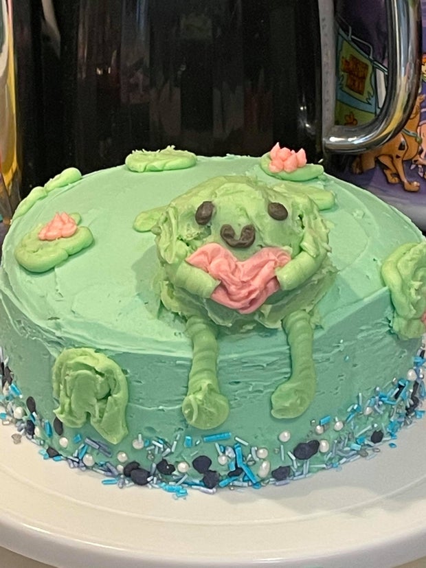 pix Frog Cake Aesthetic Recipe i made the pinterest frog cake her campus