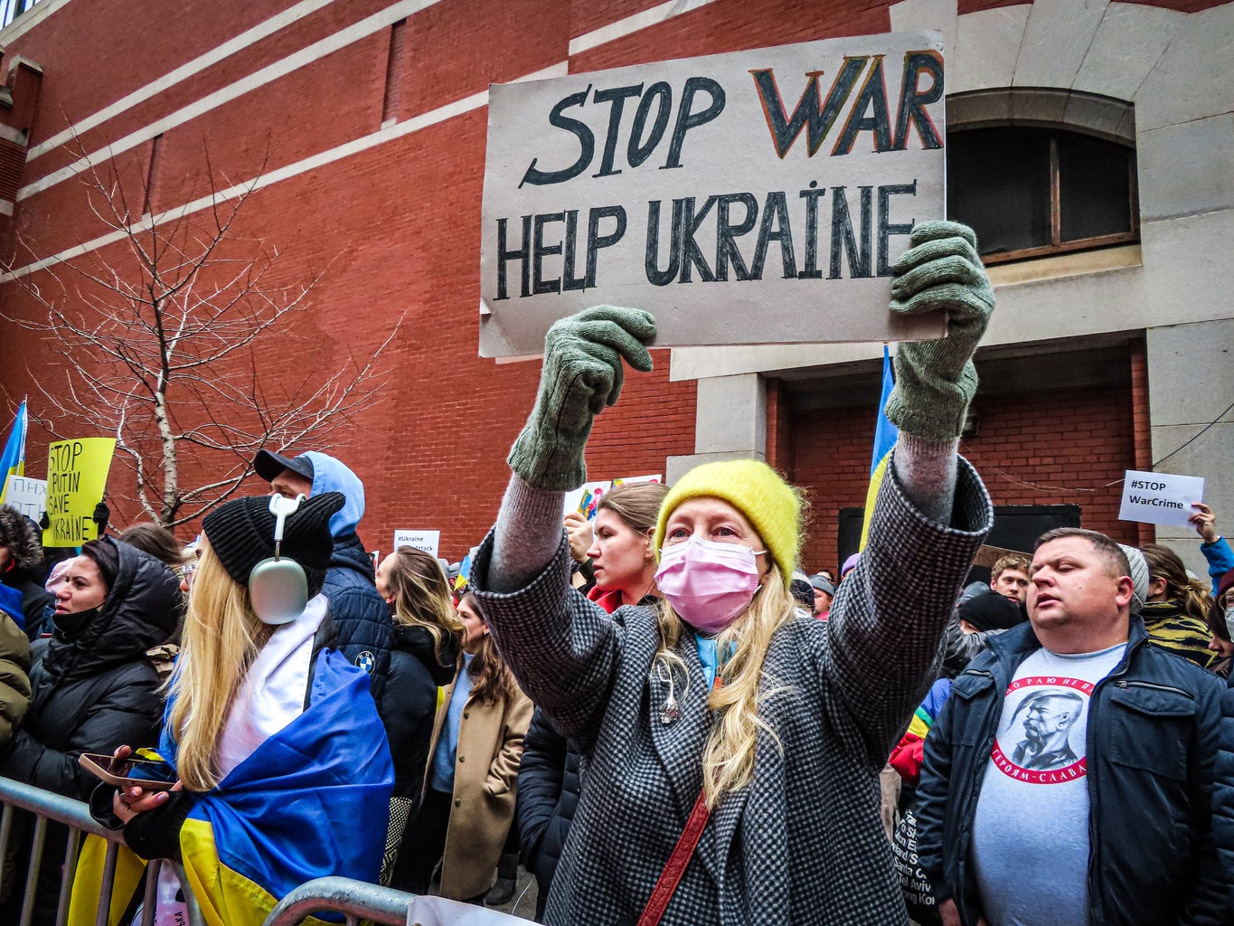 A woman protesting the war against Ukraine