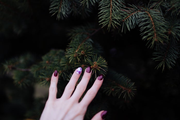 holiday manicure by Unsplash?width=698&height=466&fit=crop&auto=webp