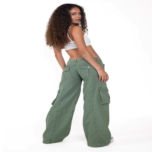 How To Style Cargo Pants In 4 Effortless Ways