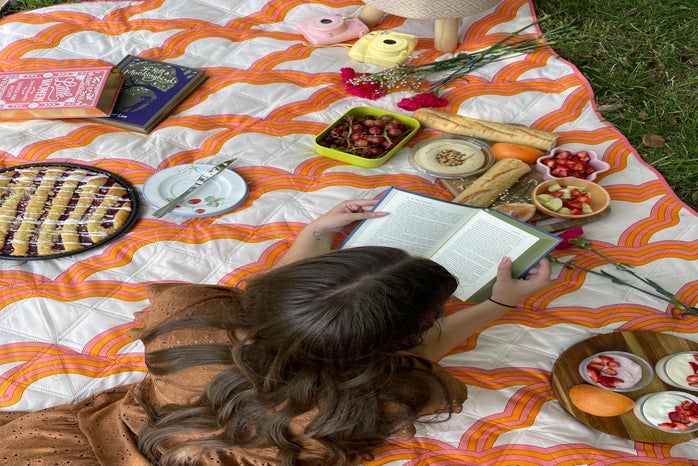 reading at picnicjpg by Jordan Thornsberry?width=698&height=466&fit=crop&auto=webp
