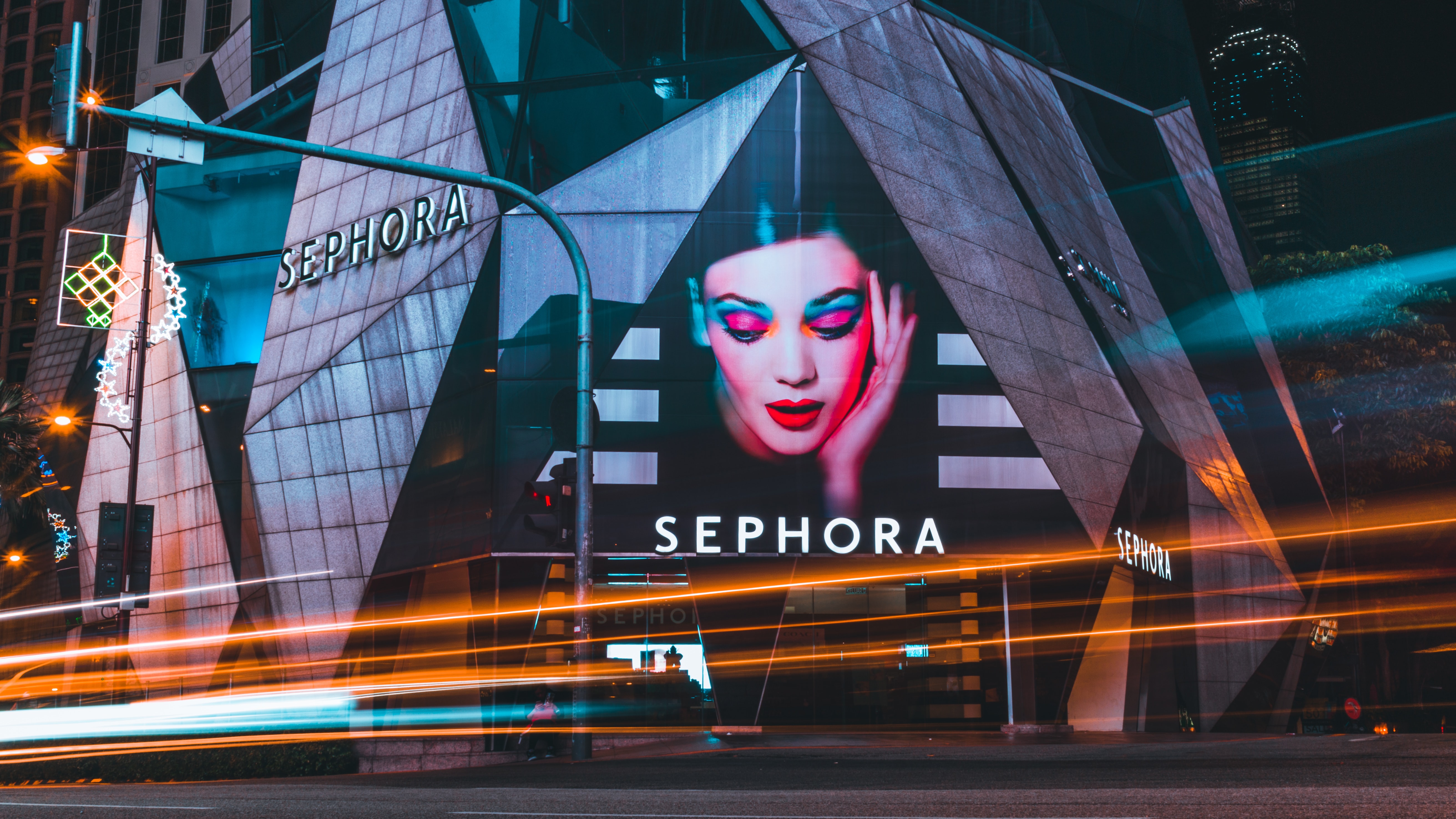 This Sephora Scholarship Gives 7.5K In Tuition & Paid Internships To