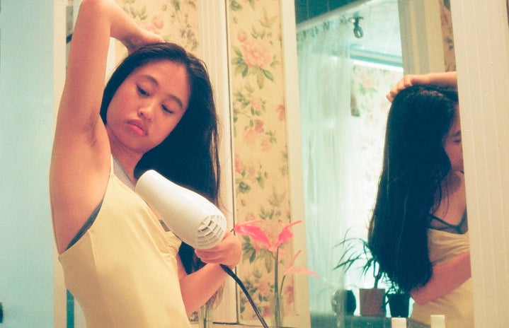 drying off underarm sweat with hairdryer