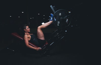 woman lifting a leg press