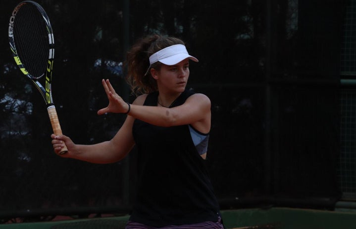 Girl playing tenis