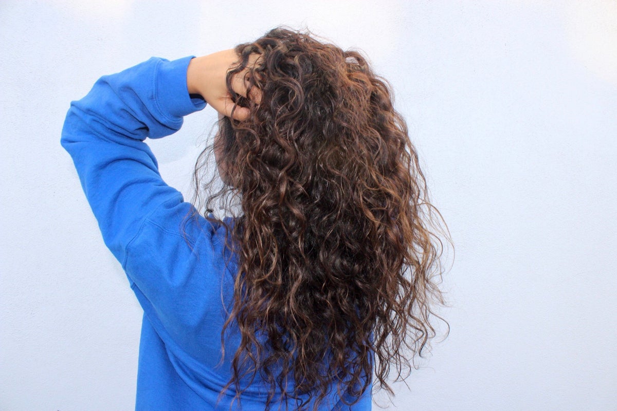 My Curly Hair Routine How To Keep Your Curls And Waves Fresh And Defined Every Day Of The Week Her Campus