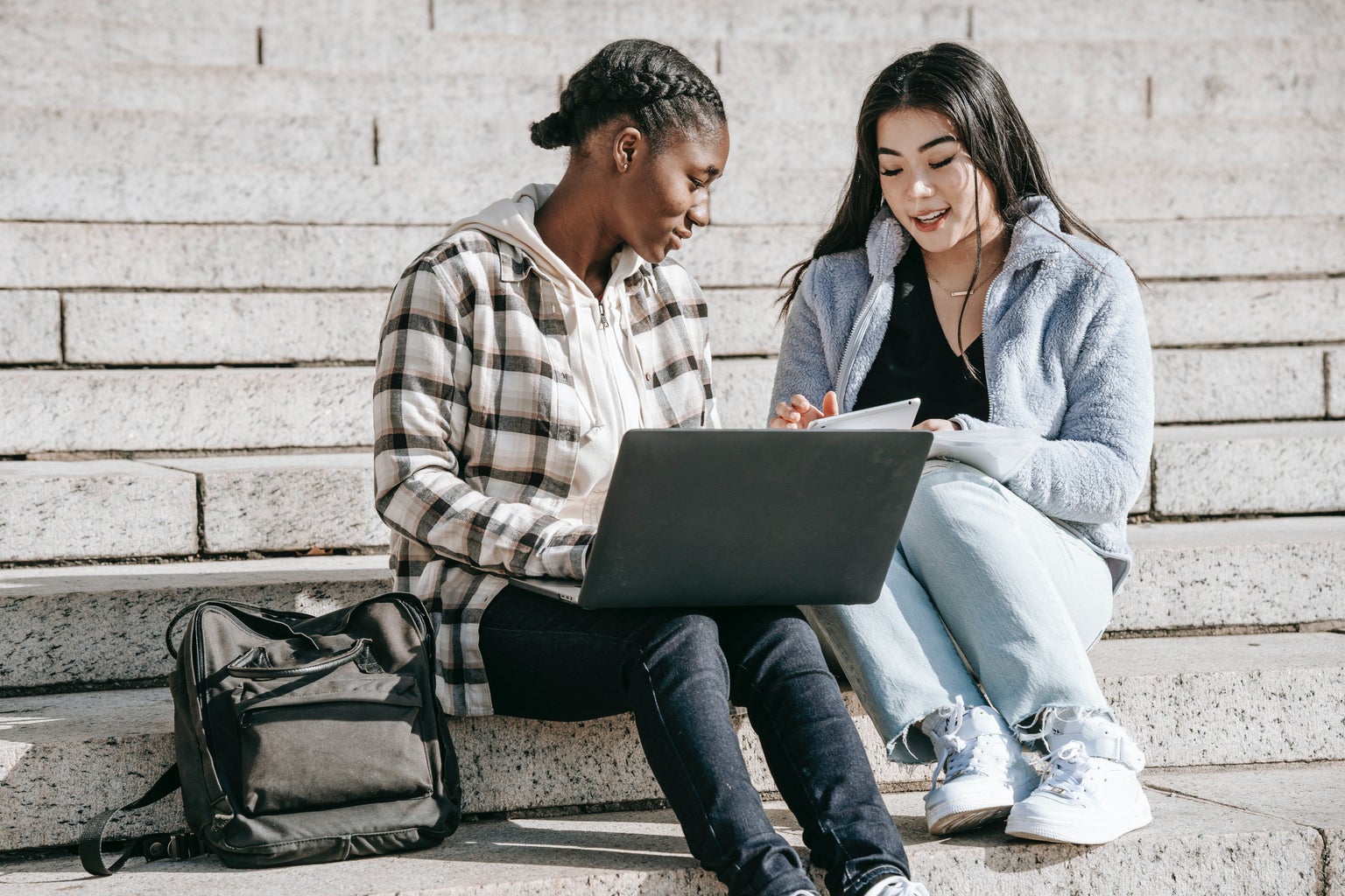 students on campus studying together