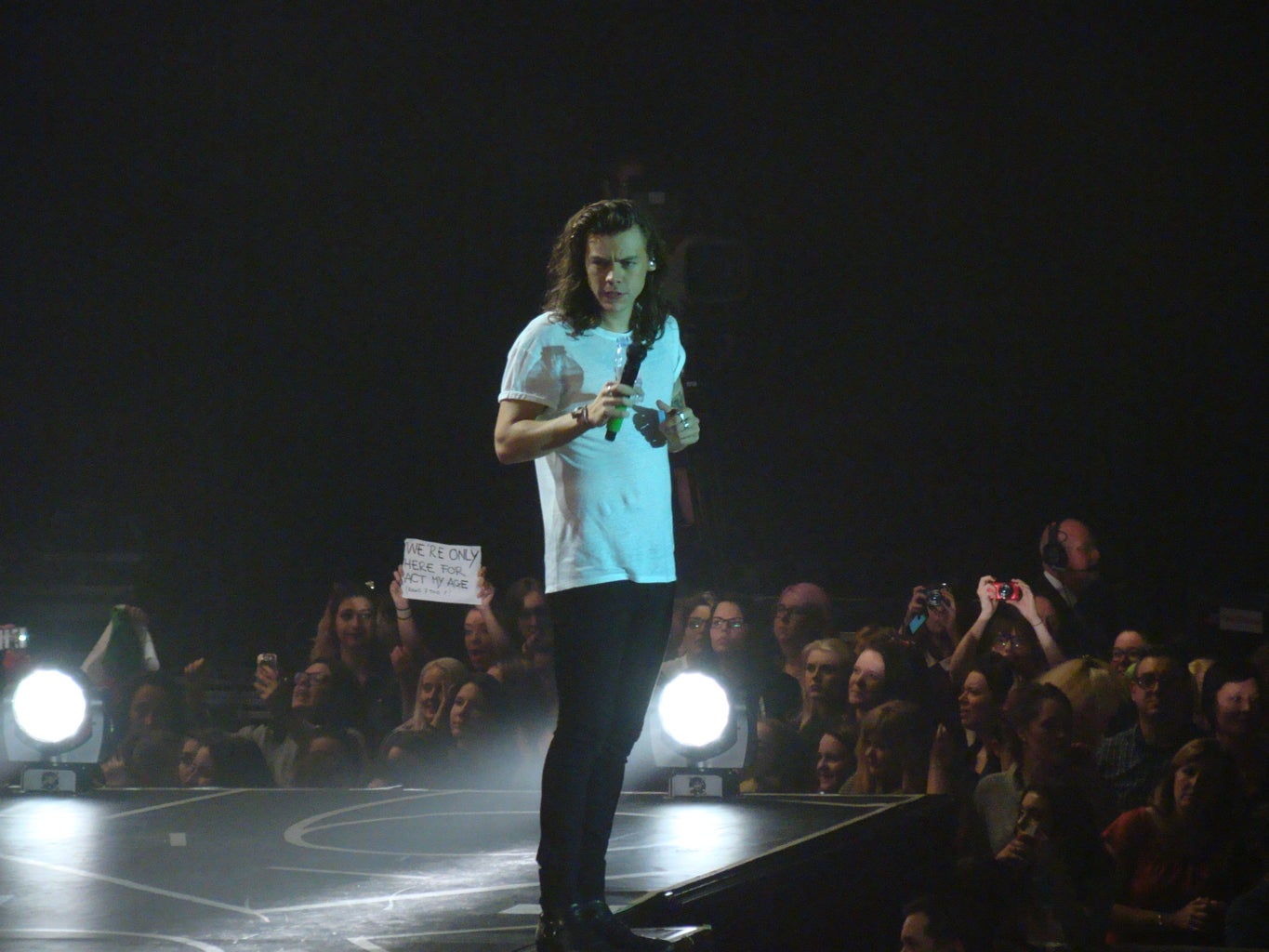 harry styles on stage