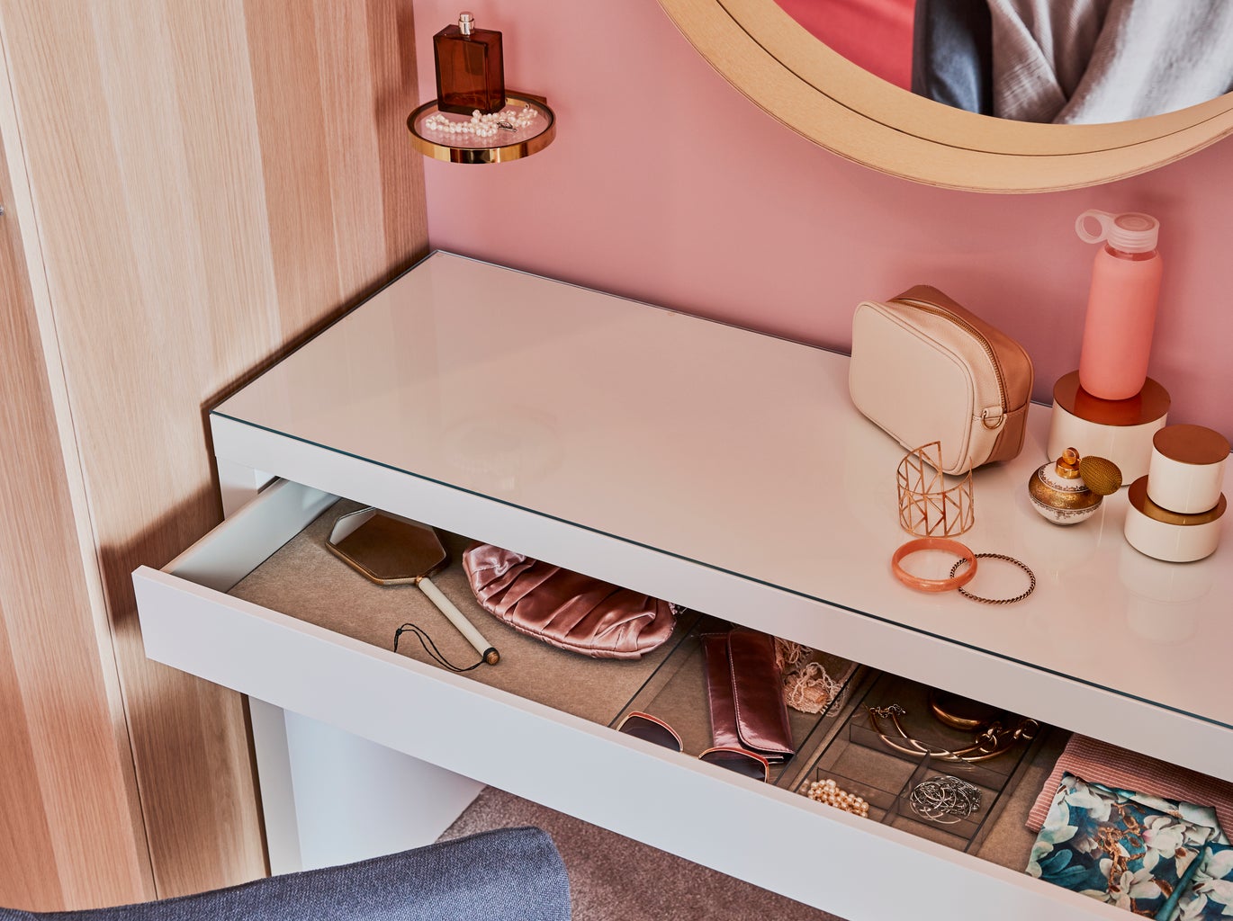 IKEA Minimalist Dressing Table?width=1024&height=1024&fit=cover&auto=webp