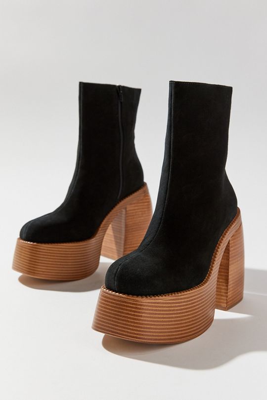urban outfitters platform boots