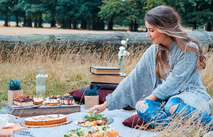 woman sitting on blanket having a picnic by Toa Heftiba Unsplash?width=719&height=464&fit=crop&auto=webp