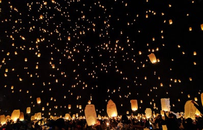 pictures of lanterns floating in the sky