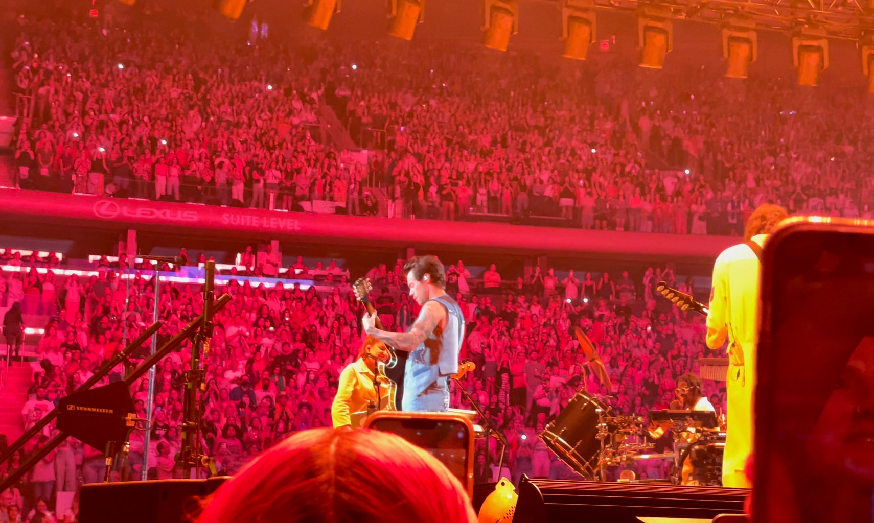 Harry Styles plays the guitar at Madison Square Garden on 8/28/2022