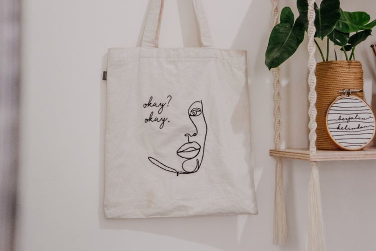 canvas bag annisa ica unsplash?width=500&height=500&fit=cover&auto=webp