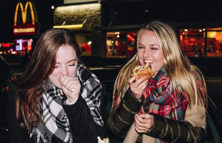 celina timmerman two girls eating on car?width=719&height=464&fit=crop&auto=webp