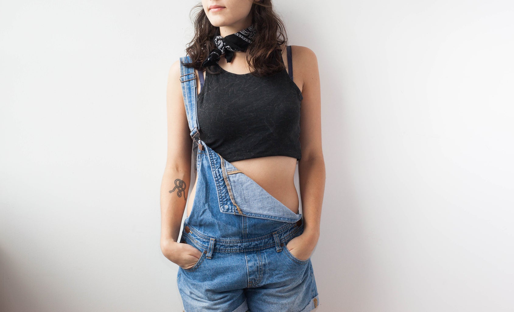 urban outfitter inspired crop top and overalls