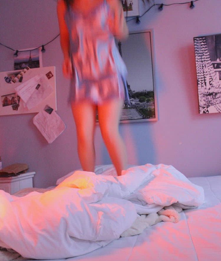Anna Schultz-Jumping Bed Pajamas Pink Light