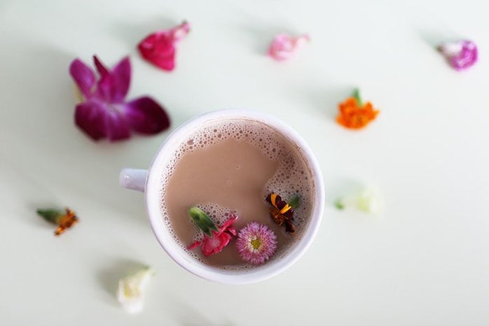 The Lalaearl Gray Latte And Edible Flowers