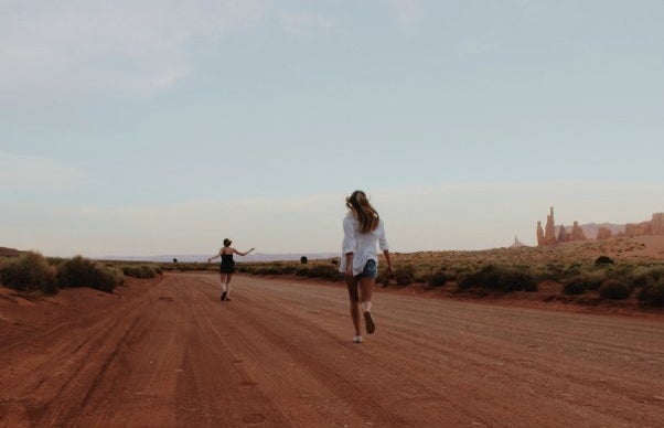 Anna Schultz best friends running through desert adventure road trip?width=719&height=464&fit=crop&auto=webp