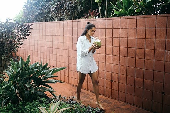 tessa pesicka summer girl hawaii coconut walking chillin?width=698&height=466&fit=crop&auto=webp