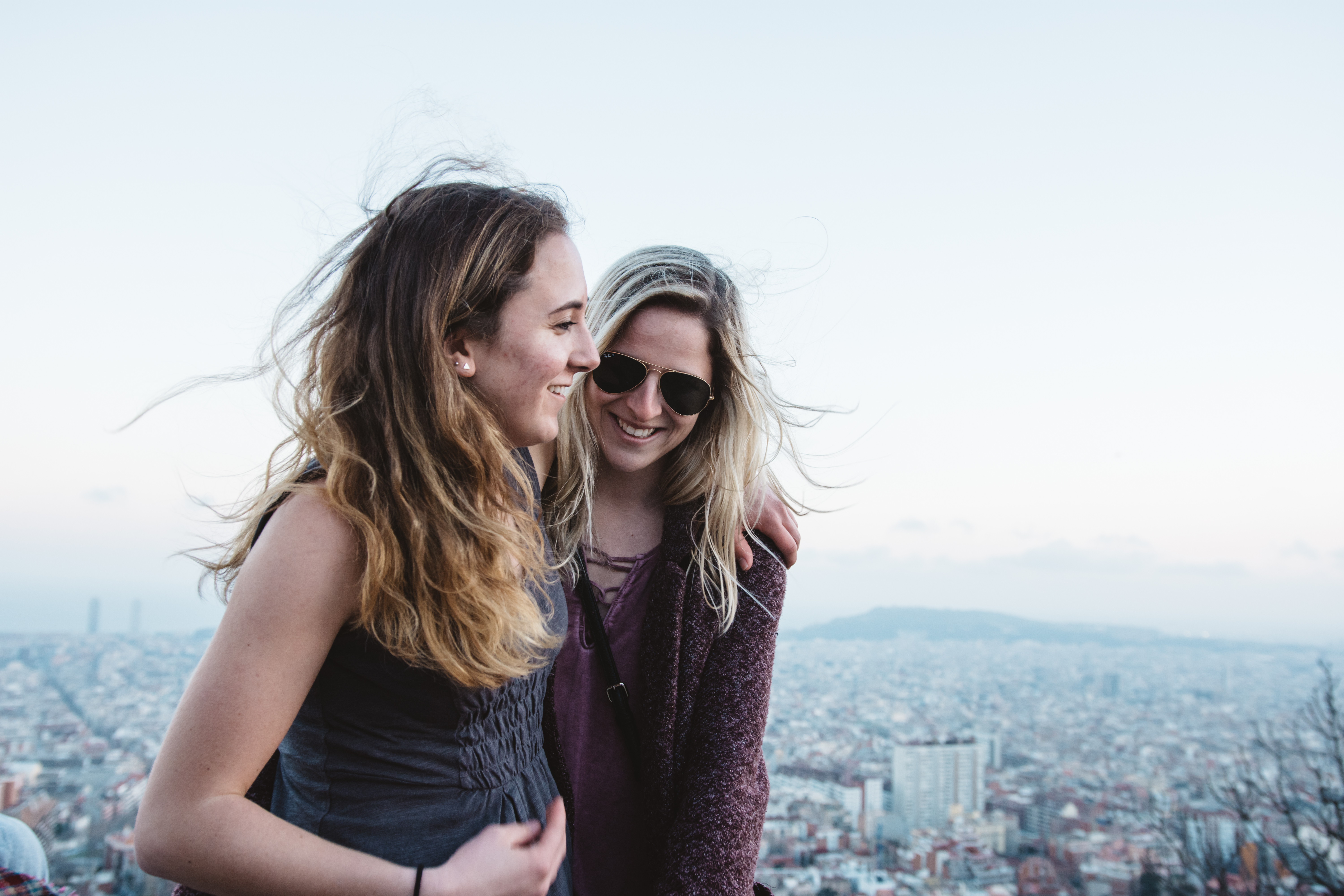Cameron Smith-Barcelona Spain Europe Abroad Friends Girls Smiles Sunglasses City.Pdf