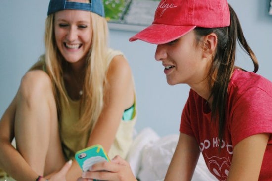 Anna Schultz girls laughing with phone?width=698&height=466&fit=crop&auto=webp