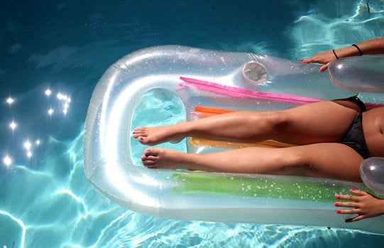 Meredith Kress summer girl legs swimming pool?width=719&height=464&fit=crop&auto=webp