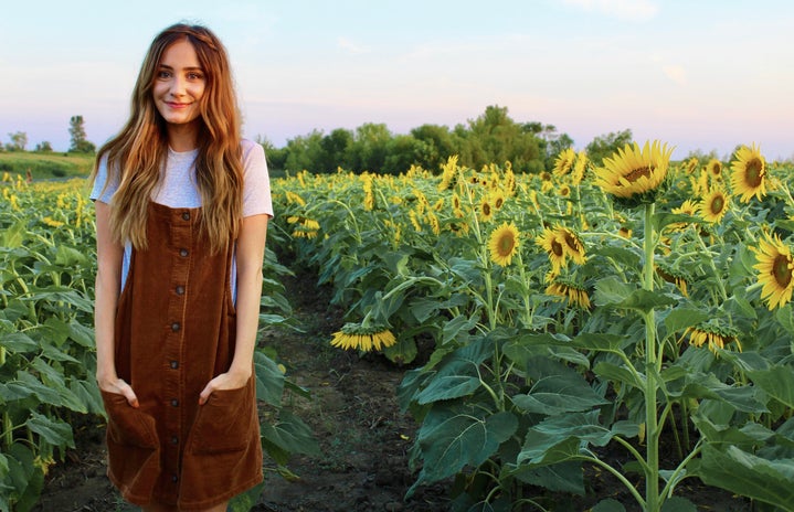 Maria Scheller wavy hair sunflower field dress summer brunette?width=719&height=464&fit=crop&auto=webp